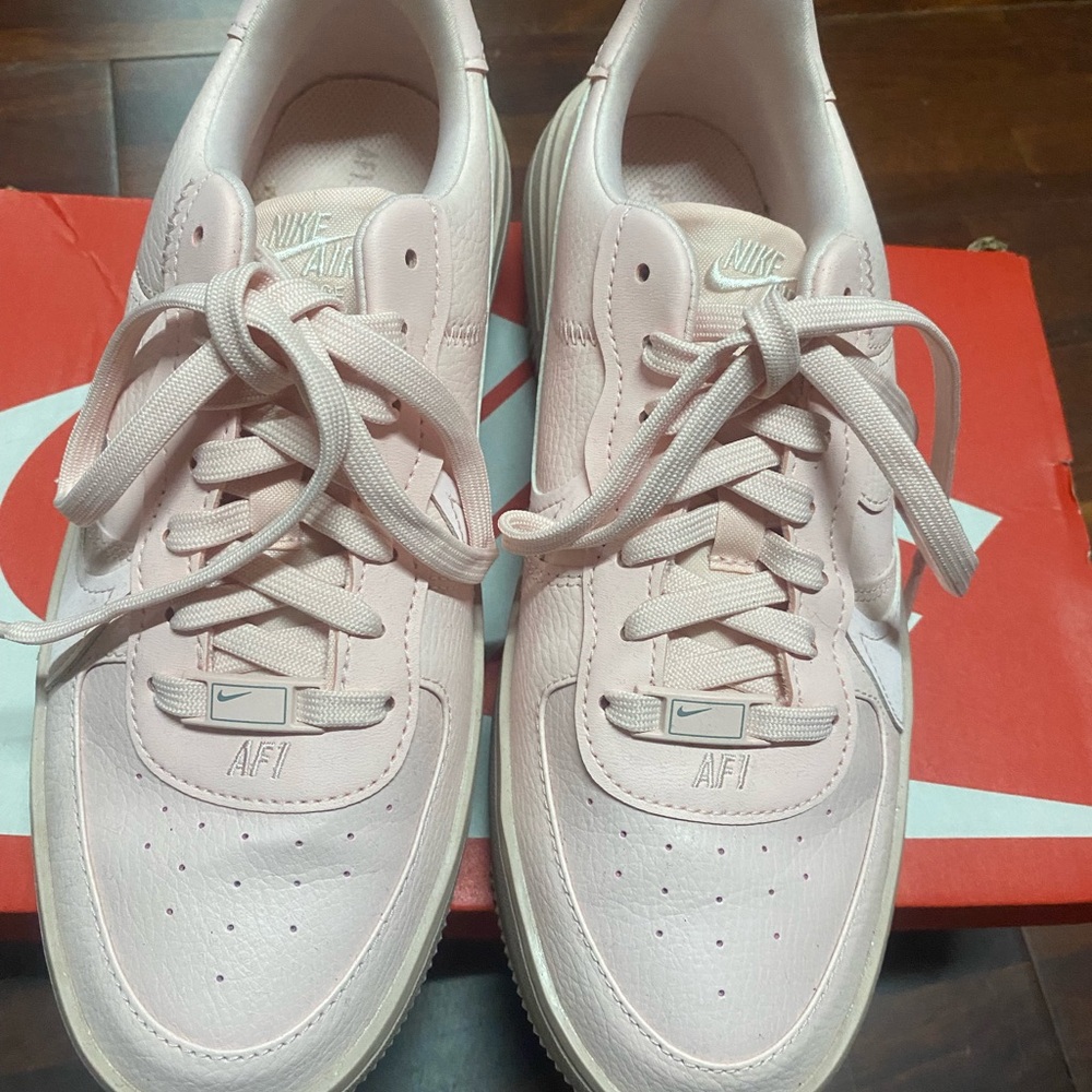 Shoes - Picture 5 of 9